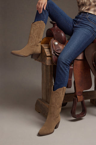 Kadın Sivri Burun Nakışlı Western Bot Nilva - Taba Süet