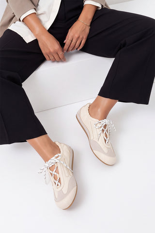 Kadın Sneaker Bağcıklı Büzgü Detaylı Spor Ayakkabı Varemi - Bej Süet