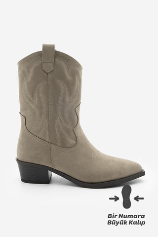 Kadın Sivri Burun Nakışlı Western Bot Nilva - Vizon Süet