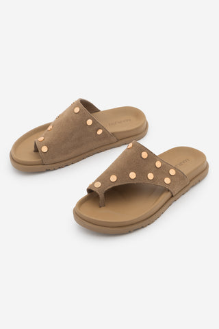 Kadın Hakiki Deri Parmak Arası Zımbalı Günlük Terlik Nobi - Camel Süet