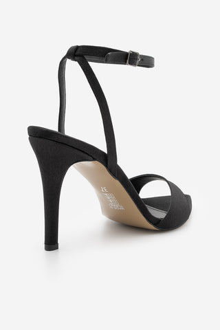 Kadın Sivri Burun Bantlı İnce Topuklu Sandalet Lokes - Siyah Saten