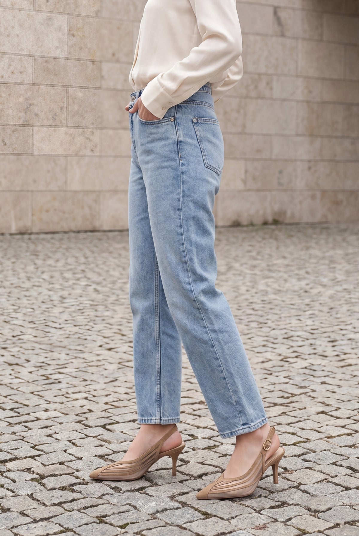 Marjin Vimola Camel Süet fileli stiletto jean kombiniyle model üzerinde