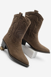 Kadın Sivri Burun Nakışlı Western Bot Nilva - Kahve Süet