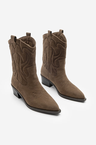 Kadın Sivri Burun Nakışlı Western Bot Nilva - Kahve Süet
