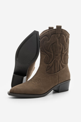 Kadın Sivri Burun Nakışlı Western Bot Nilva - Kahve Süet