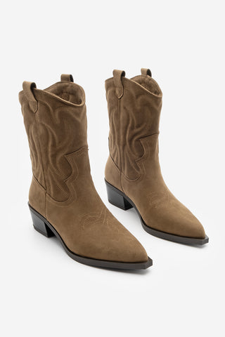 Kadın Sivri Burun Nakışlı Western Bot Nilva - Taba Süet