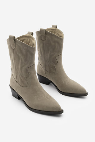 Kadın Sivri Burun Nakışlı Western Bot Nilva - Vizon Süet