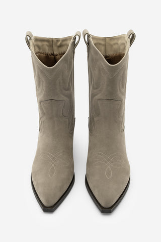 Kadın Sivri Burun Nakışlı Western Bot Nilva - Vizon Süet