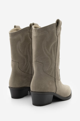 Kadın Sivri Burun Nakışlı Western Bot Nilva - Vizon Süet