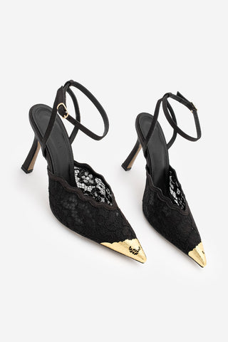 Kadın Stiletto Sivri Burun Dantel İşlemeli Altın Metal Tokalı Klasik Topuklu Ayakkabı Serila - Siyah Dantel