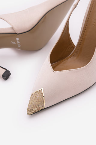 Kadın Stiletto Sivri Burun Altın Metal Tokalı Klasik Topuklu Ayakkabı Karima - Pudra Saten
